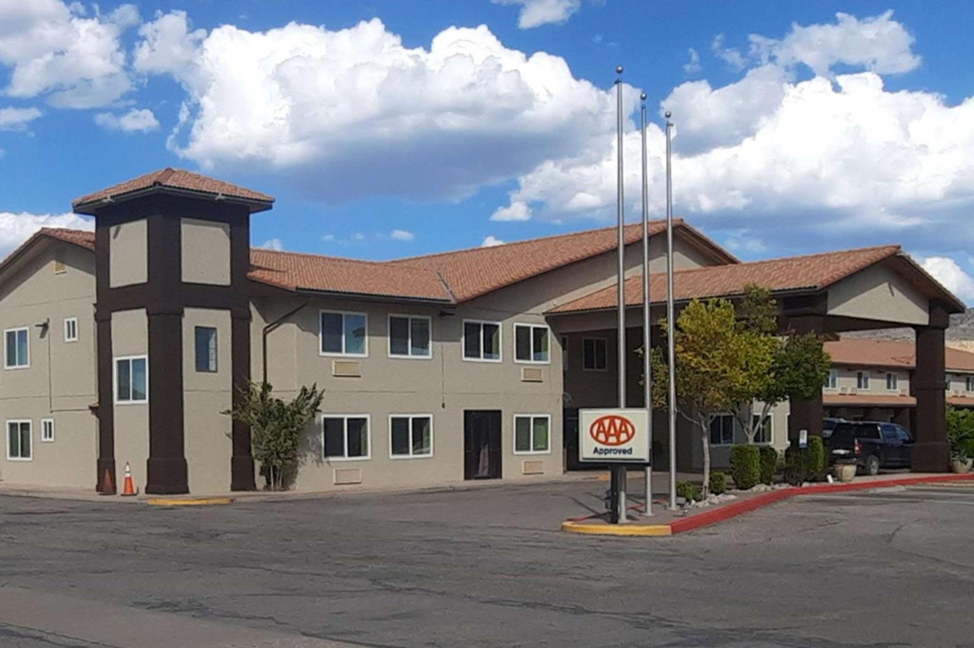 Quality Inn & Suites Grants - I-40 Екстер'єр фото